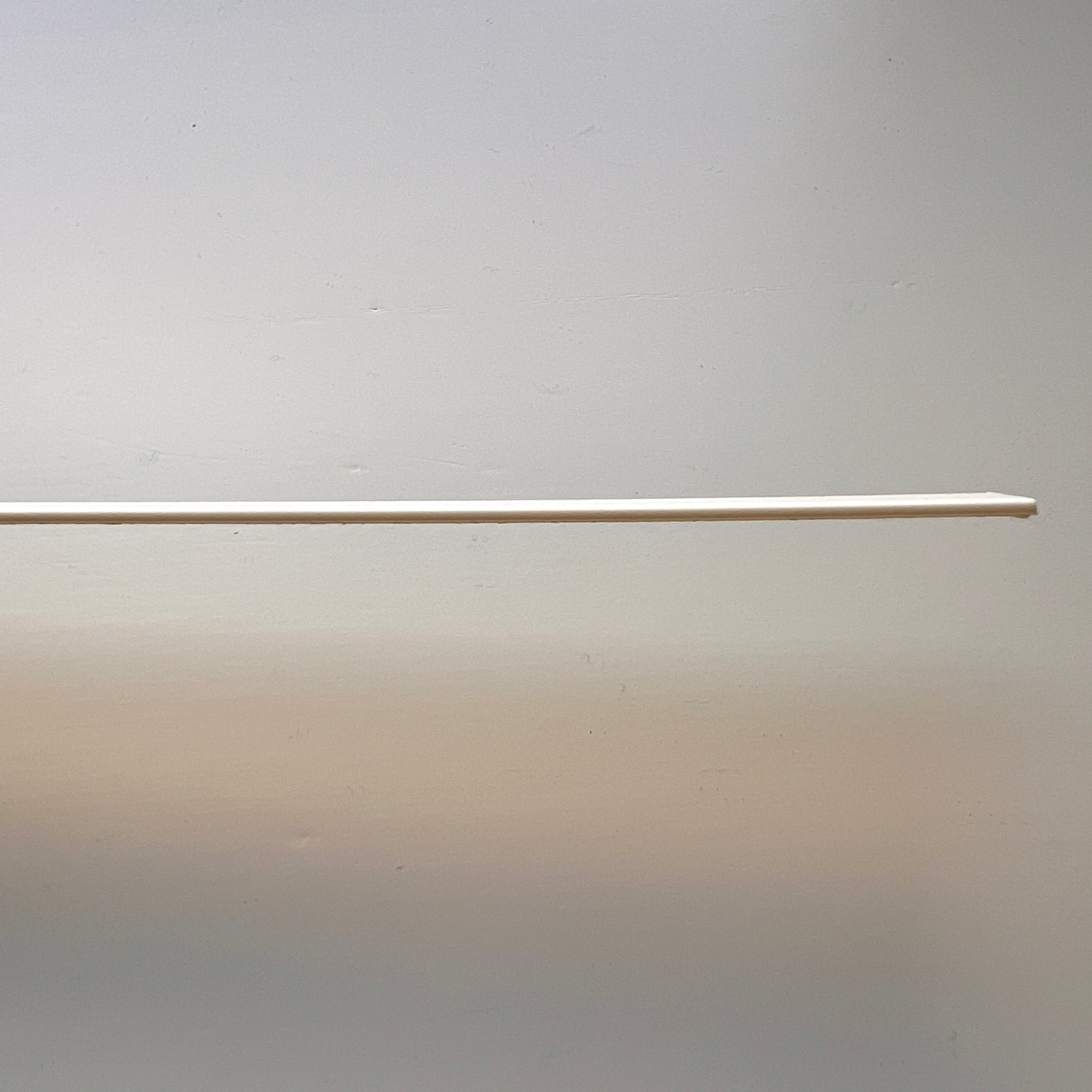 Plastlist 1000mm Vit Självhäftande
